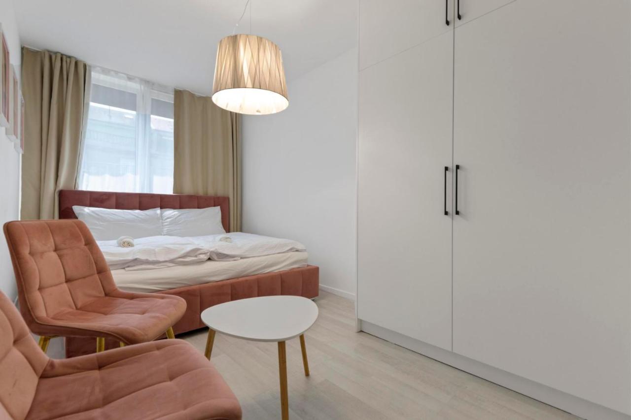 Lam Pink - Jacuzzi - Ac - Ps4 Apartman Pozsony Kültér fotó