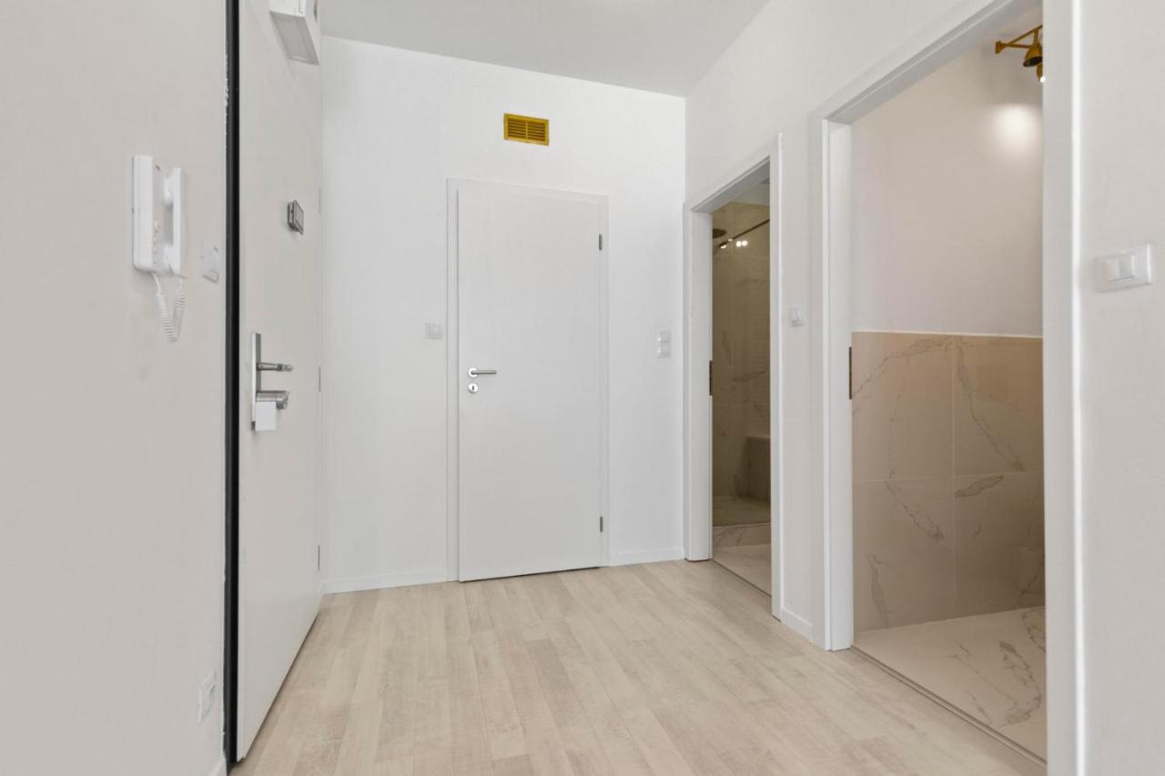 Lam Pink - Jacuzzi - Ac - Ps4 Apartman Pozsony Kültér fotó